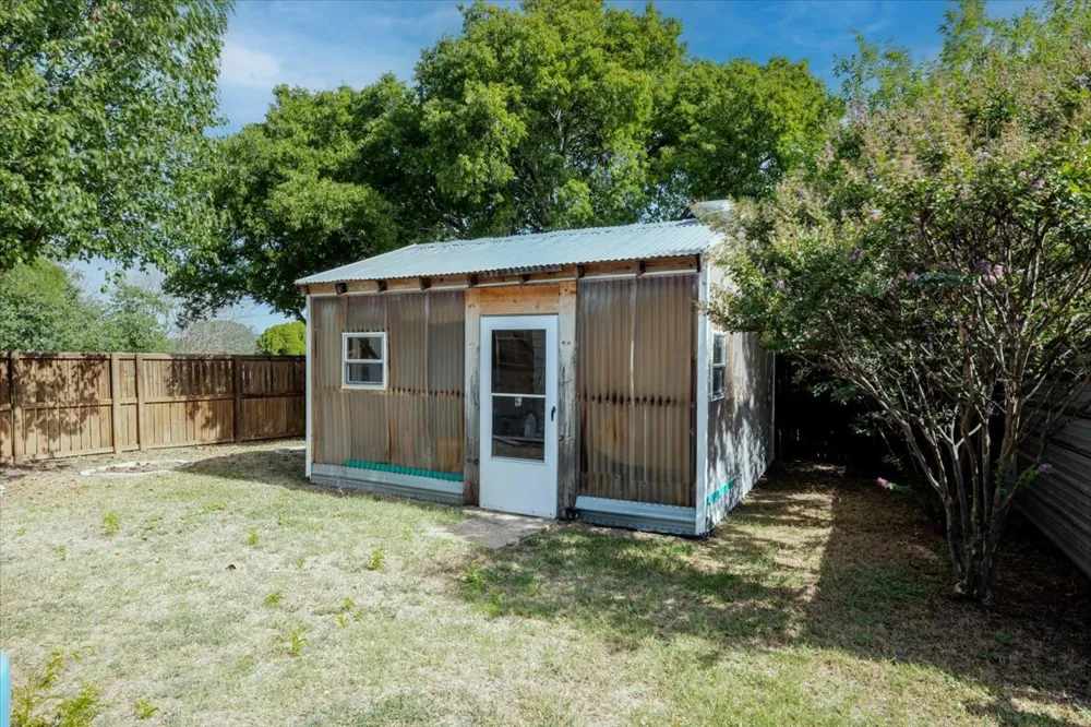308 Hallvale Drive White Settlement, TX 76108