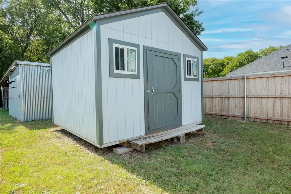 308 Hallvale Drive White Settlement, TX 76108