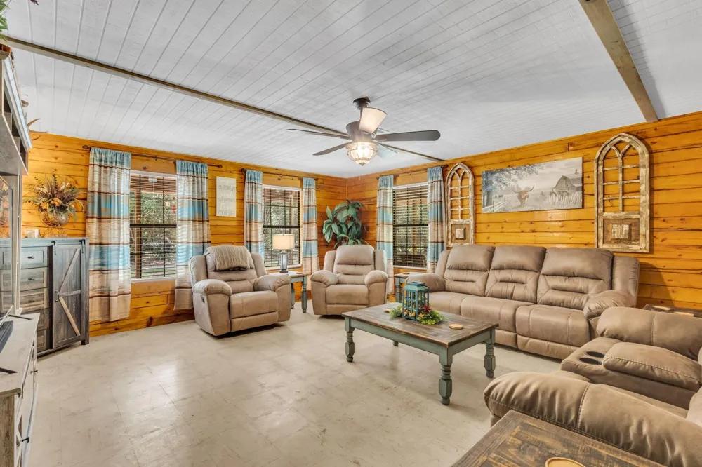 245 Pr 8368 Spurger, TX 77660