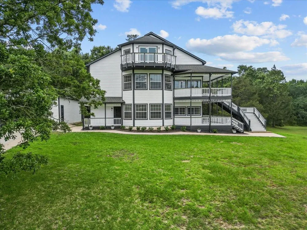 401 Paradise Drive Coldspring, TX 77331