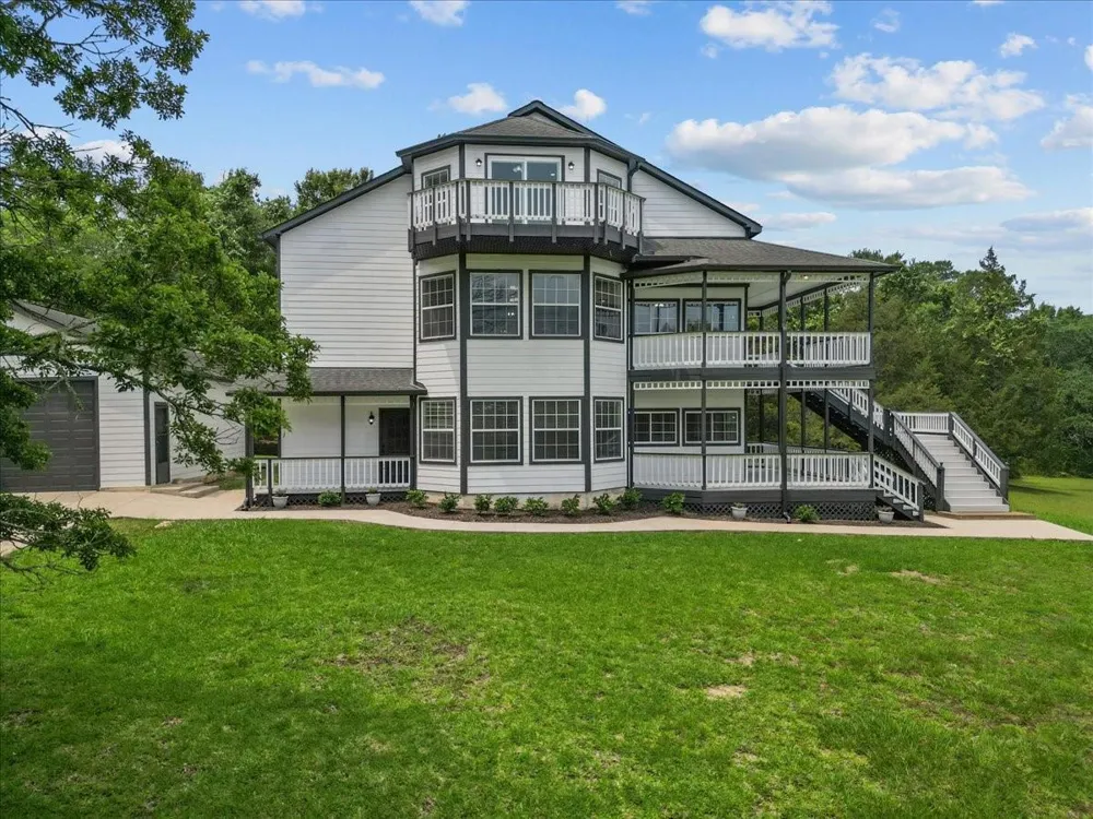 401 Paradise Drive Coldspring, TX 77331