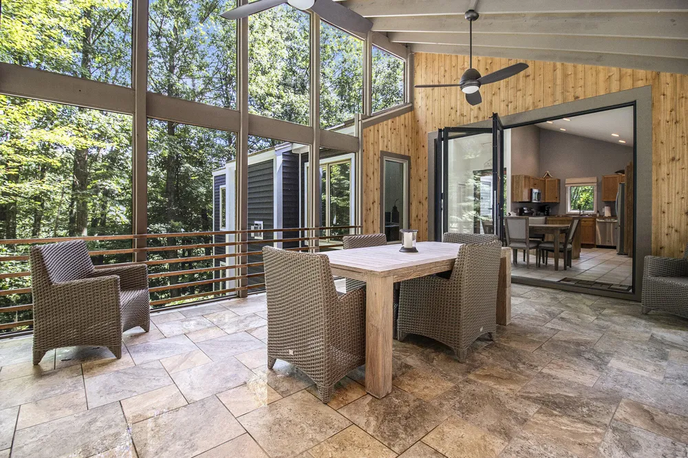 5410 W Oak Ridge Drive Ludington, MI 49431