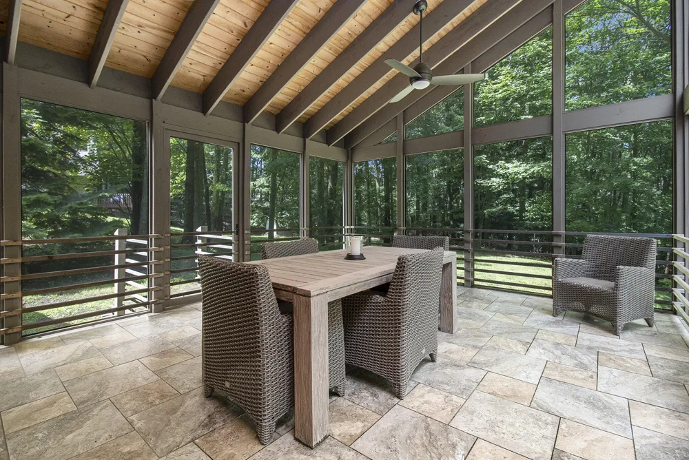 5410 W Oak Ridge Drive Ludington, MI 49431
