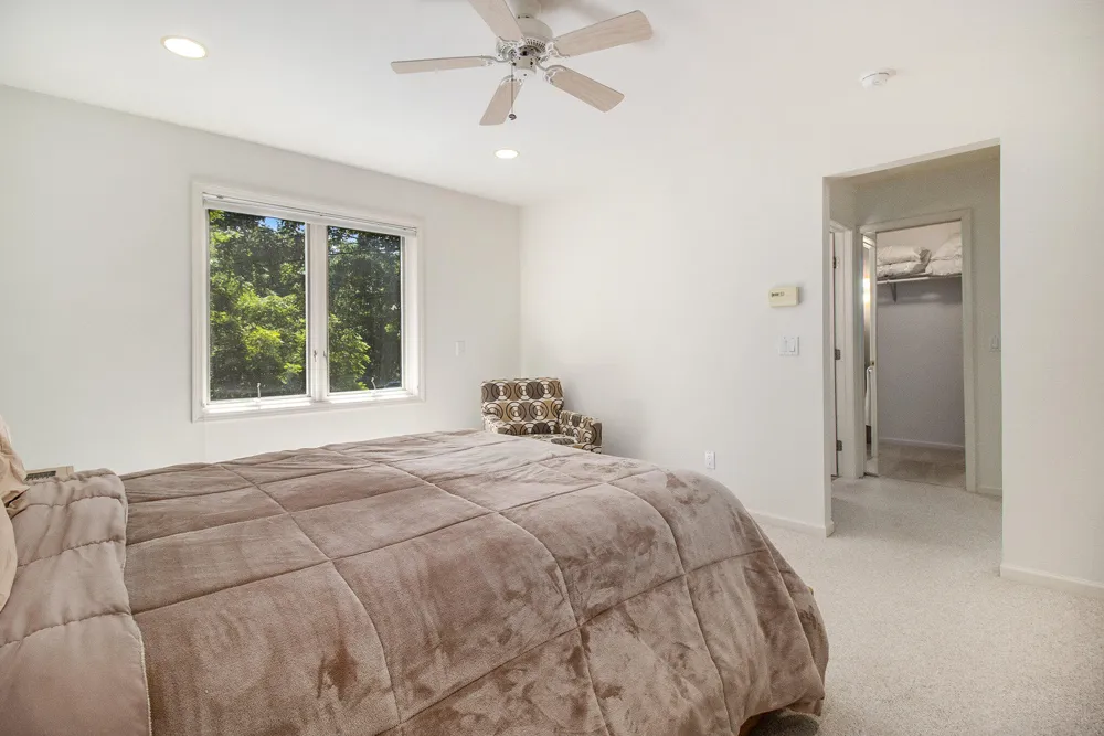 5410 W Oak Ridge Drive Ludington, MI 49431