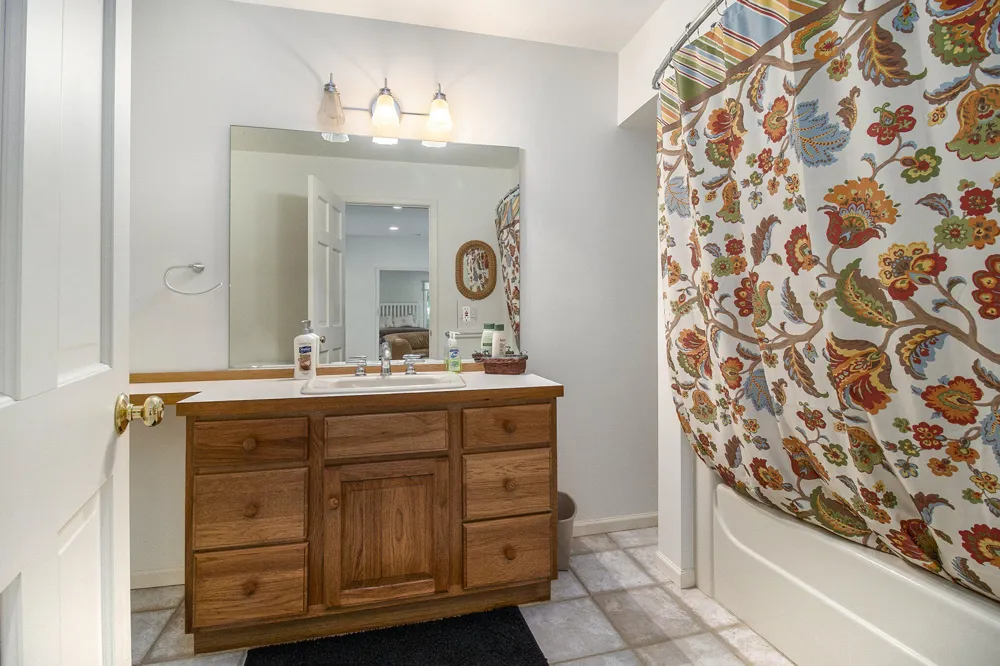 5410 W Oak Ridge Drive Ludington, MI 49431
