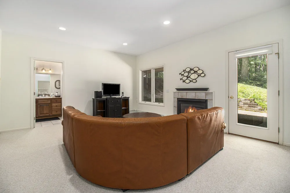5410 W Oak Ridge Drive Ludington, MI 49431