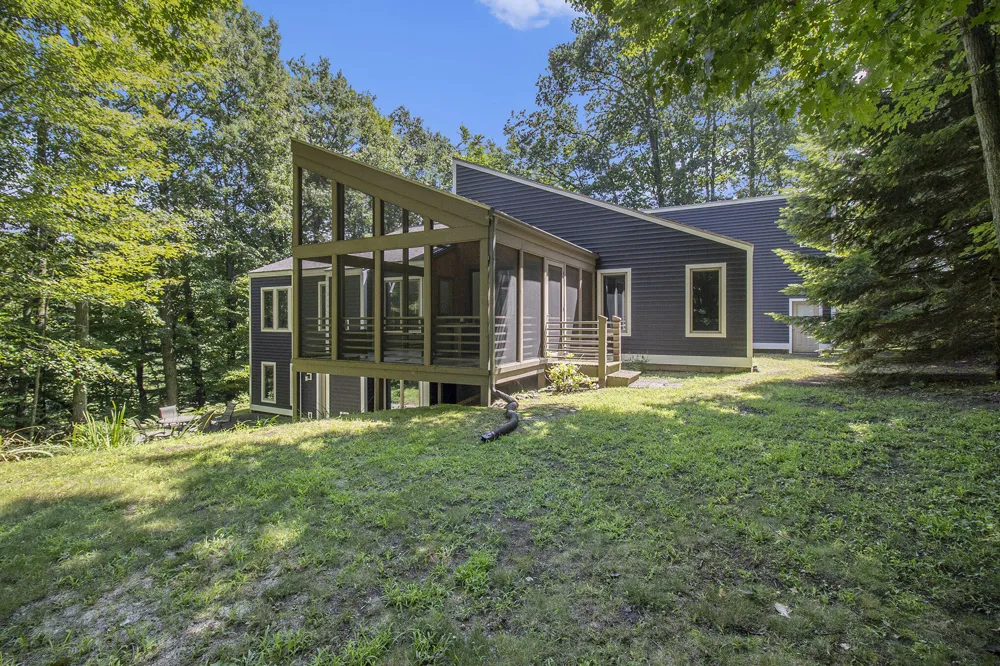 5410 W Oak Ridge Drive Ludington, MI 49431