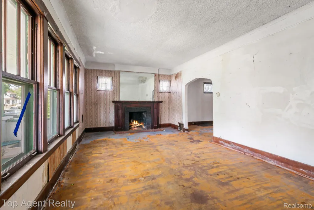 195 Eason Street Highland Park City, MI 48203