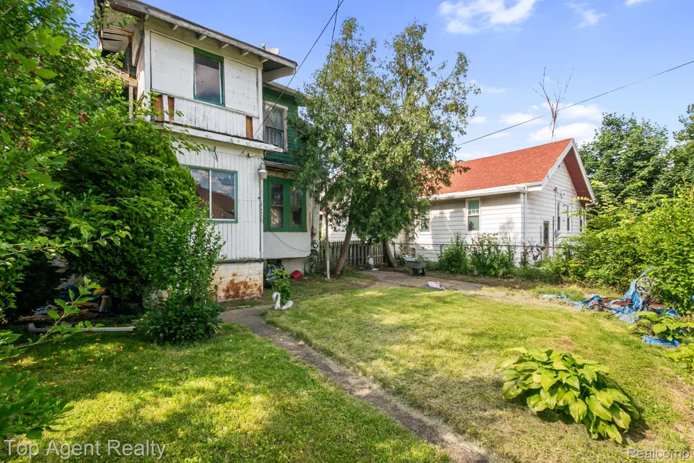 195 Eason Street Highland Park City, MI 48203