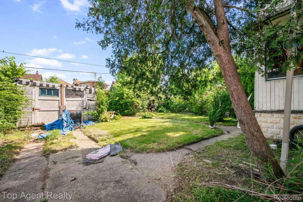 195 Eason Street Highland Park City, MI 48203