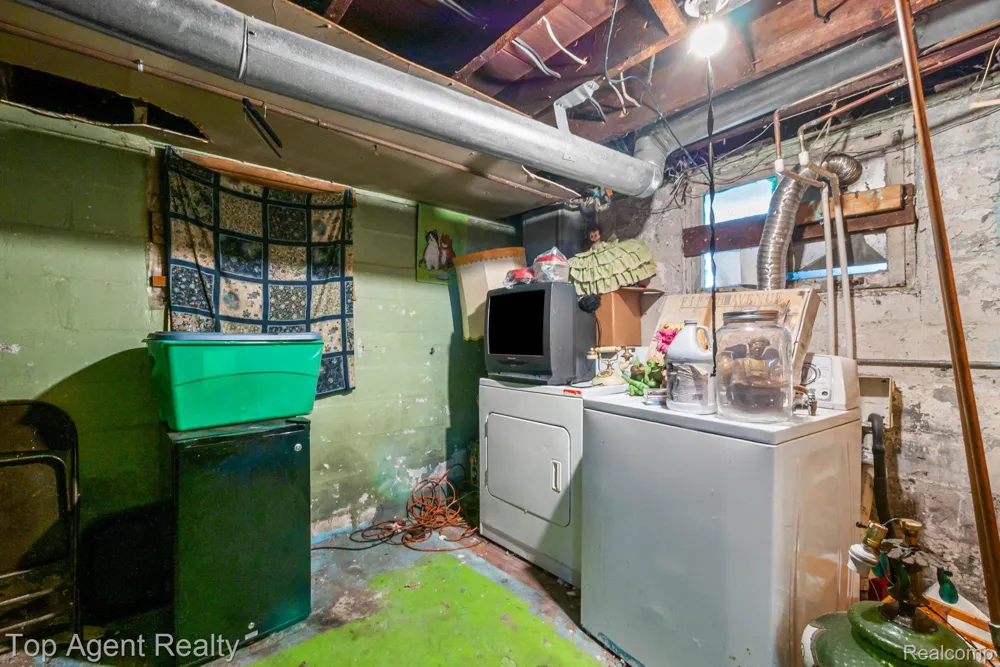 195 Eason Street Highland Park City, MI 48203