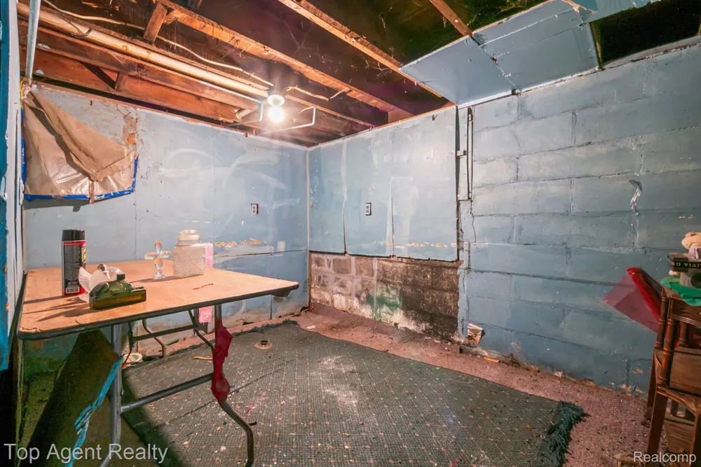 195 Eason Street Highland Park City, MI 48203