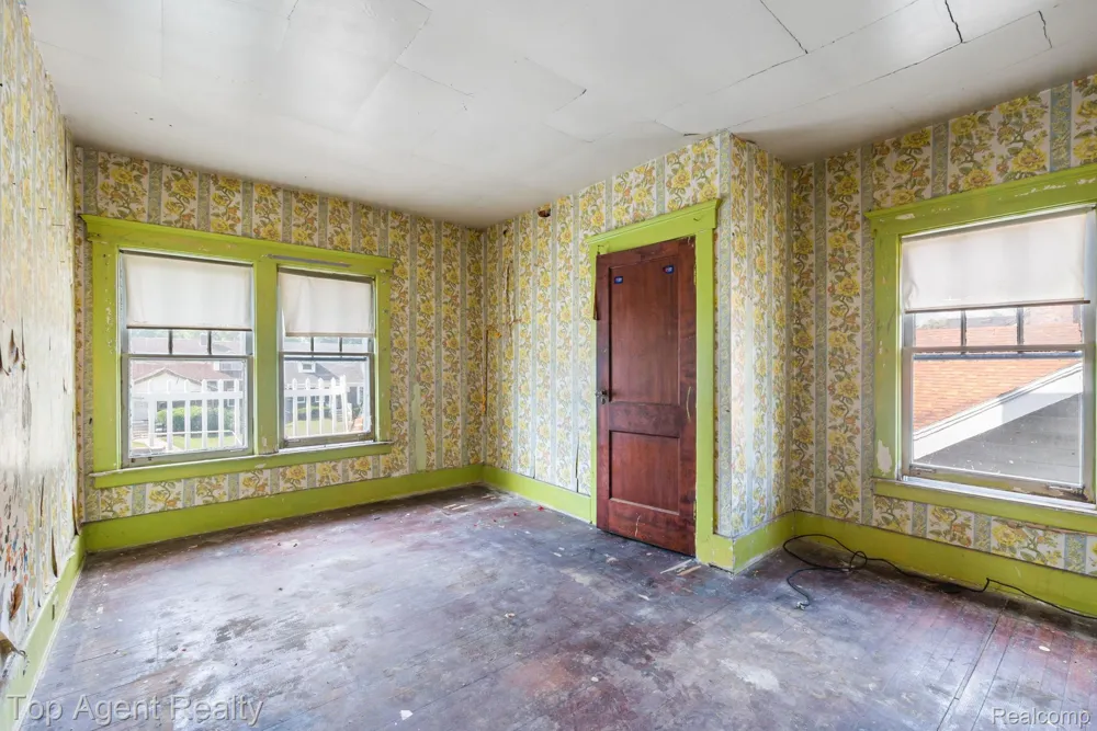 195 Eason Street Highland Park City, MI 48203