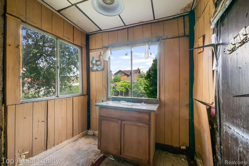 195 Eason Street Highland Park City, MI 48203