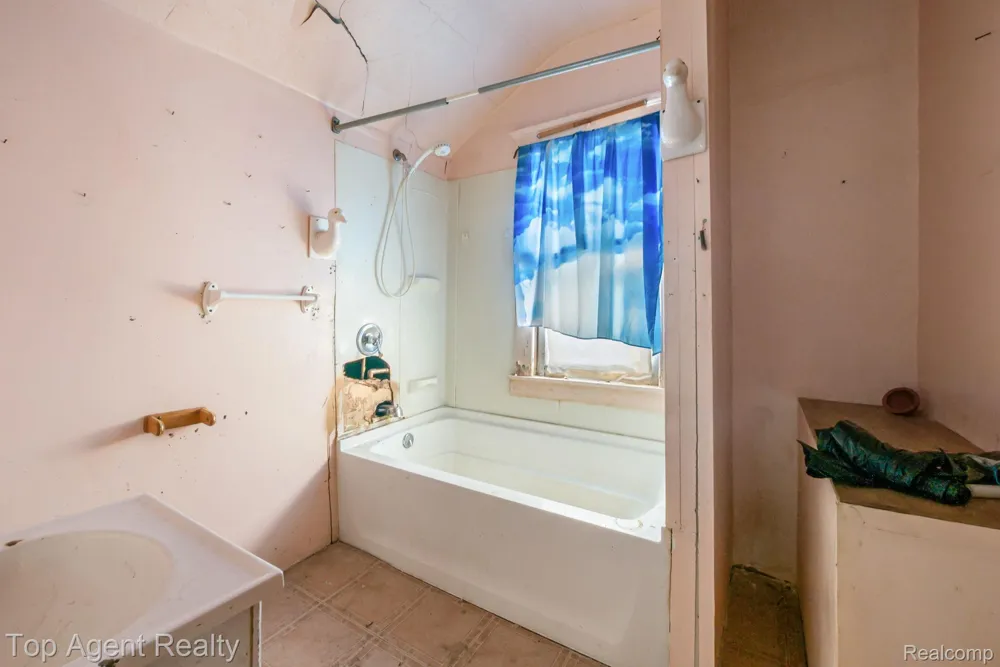 195 Eason Street Highland Park City, MI 48203