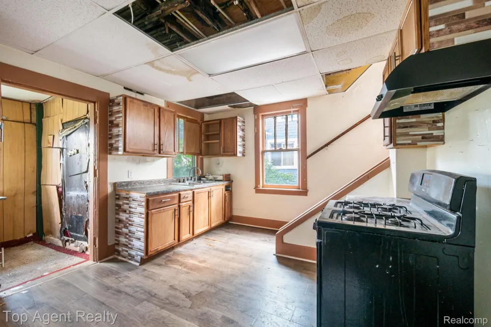 195 Eason Street Highland Park City, MI 48203