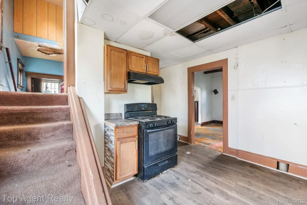 195 Eason Street Highland Park City, MI 48203