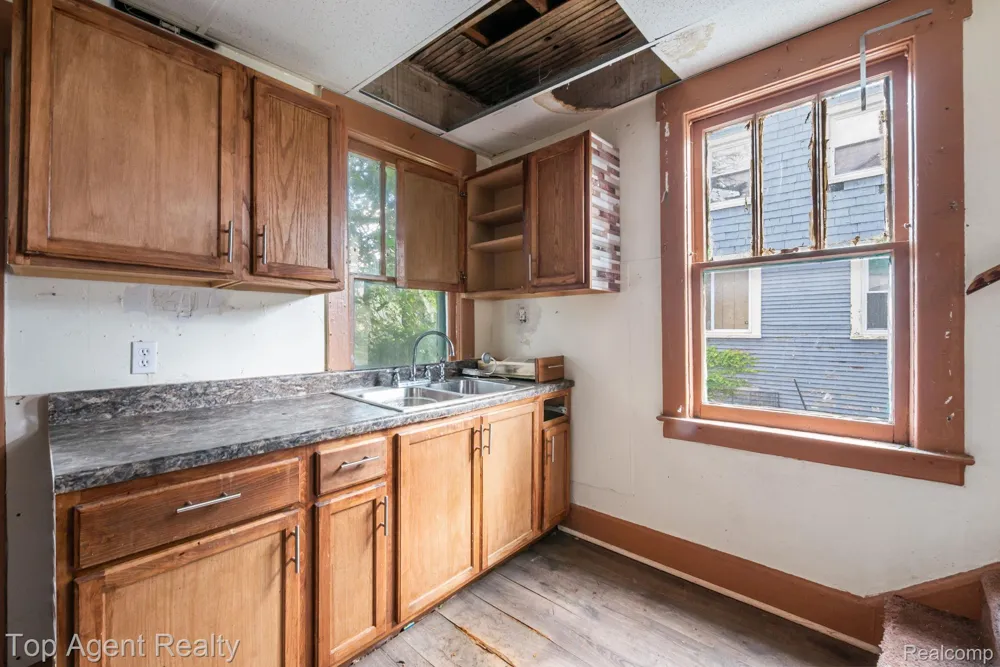195 Eason Street Highland Park City, MI 48203