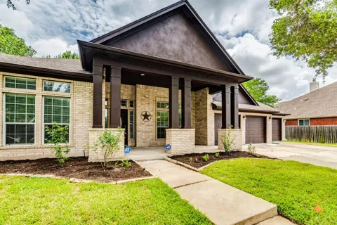2102 Chincho Drive