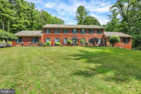 8 TUDOR COURT