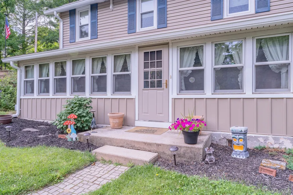 542 Blue Mountain Road Saugerties, NY 12477