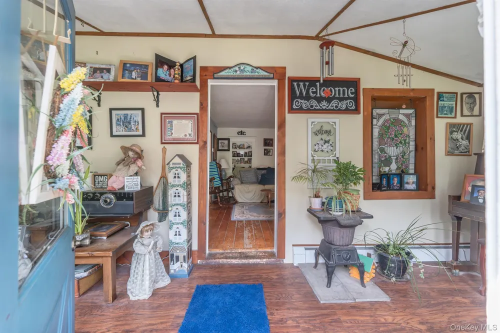 542 Blue Mountain Road Saugerties, NY 12477