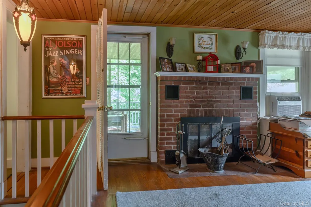 542 Blue Mountain Road Saugerties, NY 12477
