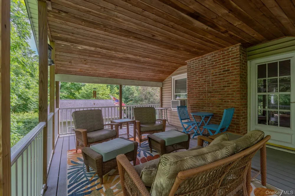 542 Blue Mountain Road Saugerties, NY 12477