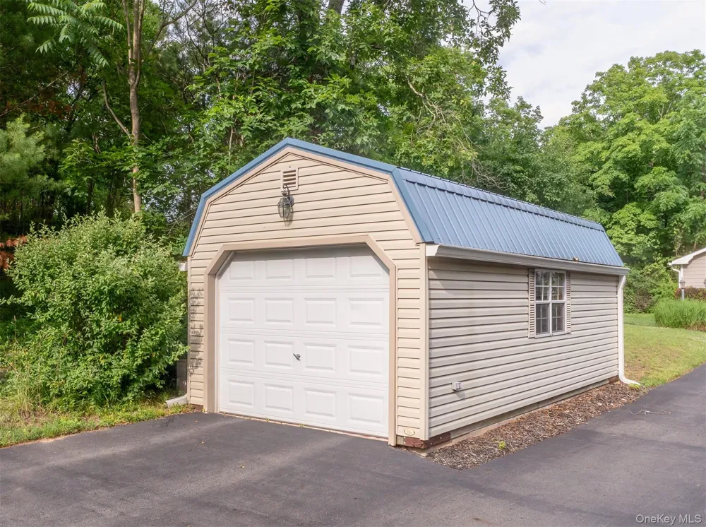 542 Blue Mountain Road Saugerties, NY 12477
