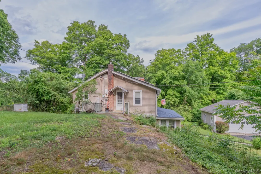 542 Blue Mountain Road Saugerties, NY 12477