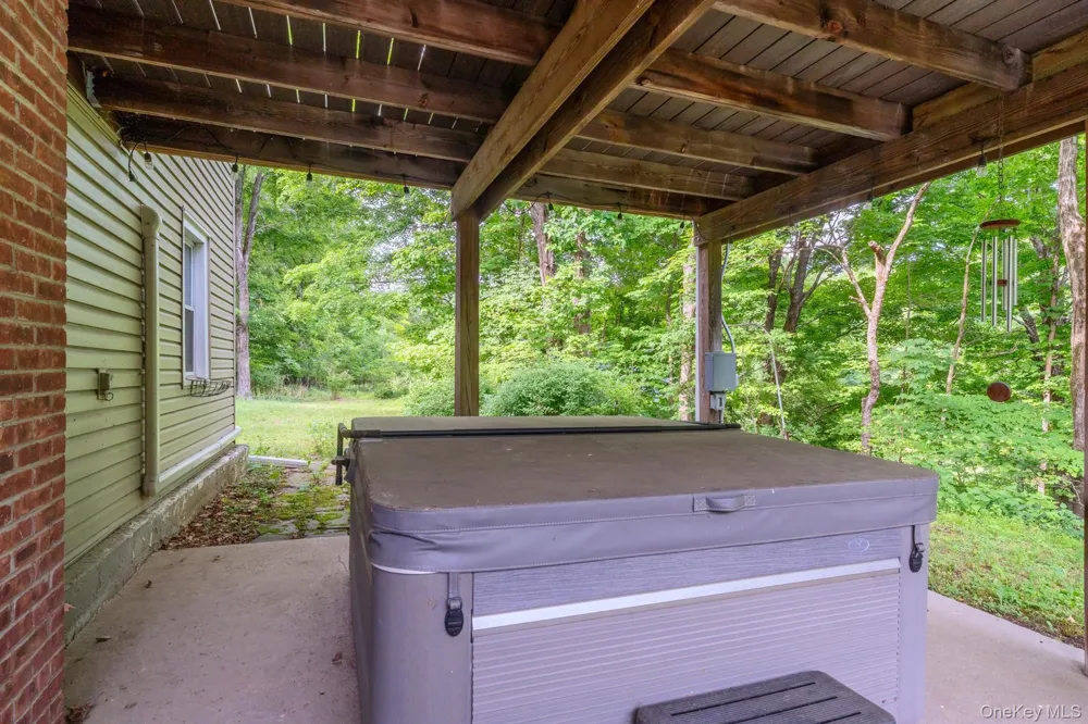 542 Blue Mountain Road Saugerties, NY 12477