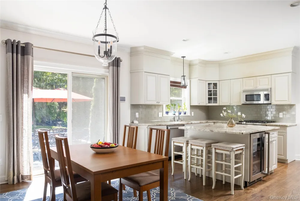 11 Hildreth Road Hampton Bays, NY 11946