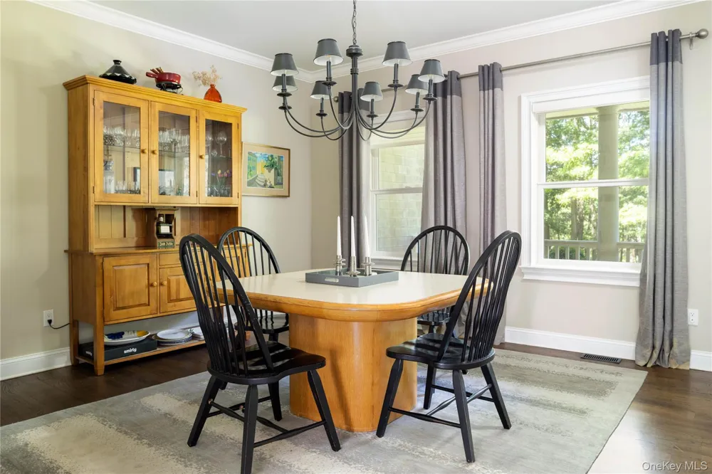 11 Hildreth Road Hampton Bays, NY 11946