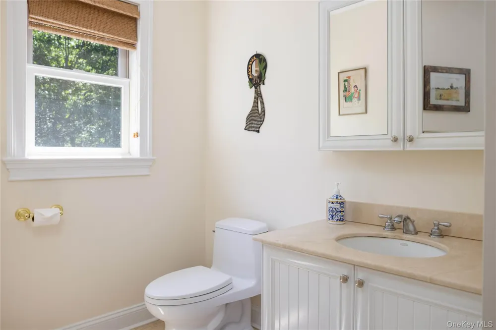 11 Hildreth Road Hampton Bays, NY 11946