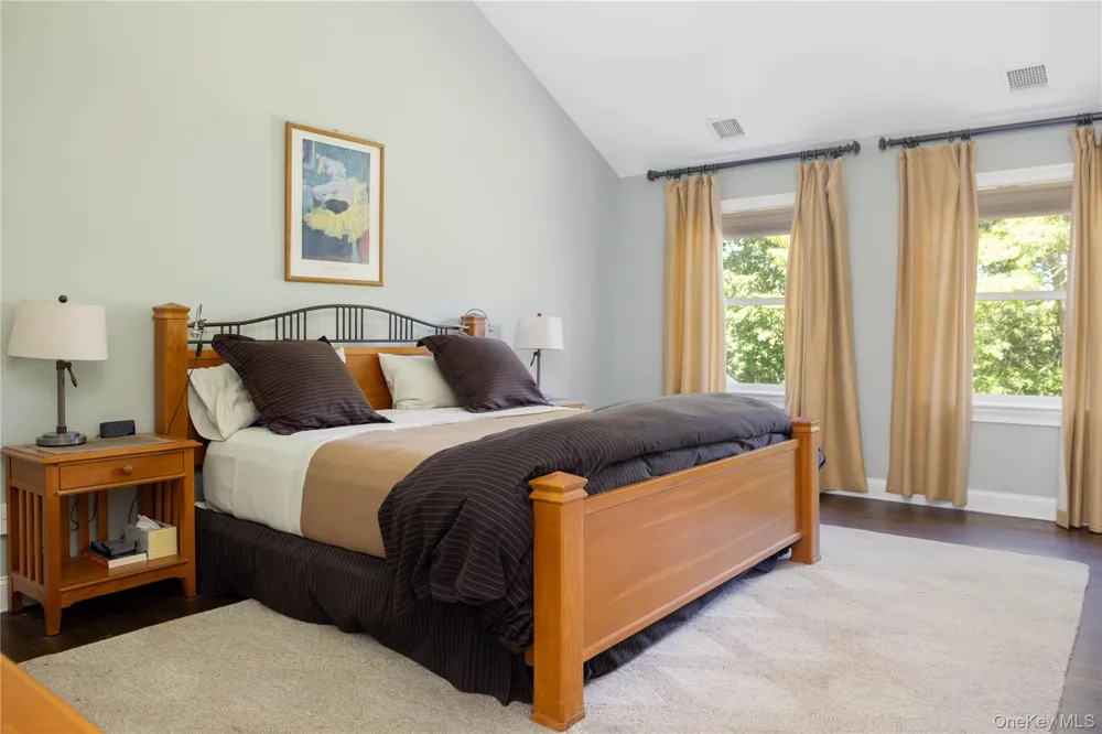 11 Hildreth Road Hampton Bays, NY 11946