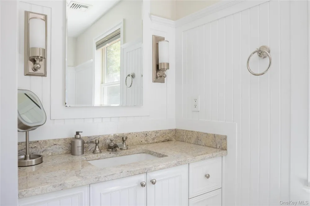 11 Hildreth Road Hampton Bays, NY 11946
