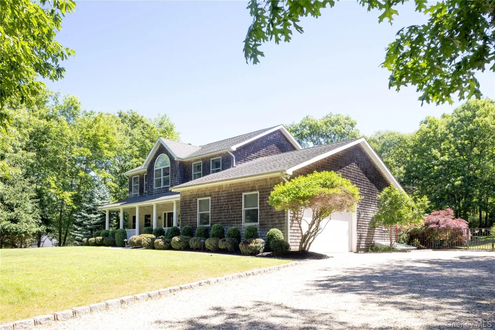 11 Hildreth Road Hampton Bays, NY 11946