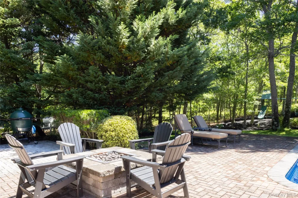 11 Hildreth Road Hampton Bays, NY 11946