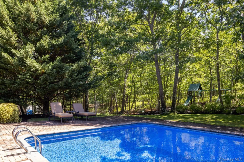 11 Hildreth Road Hampton Bays, NY 11946