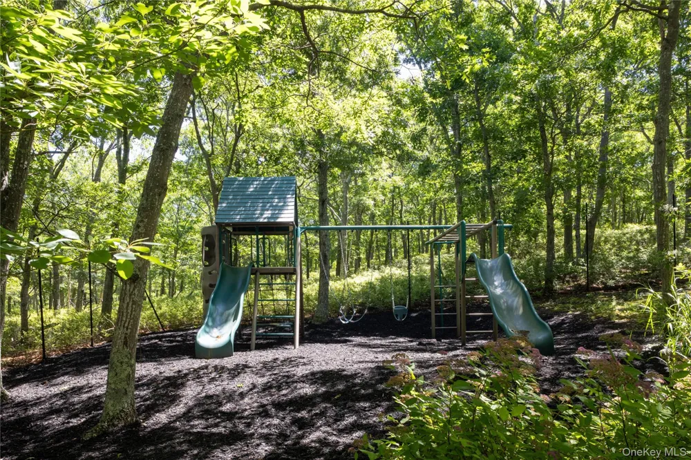 11 Hildreth Road Hampton Bays, NY 11946