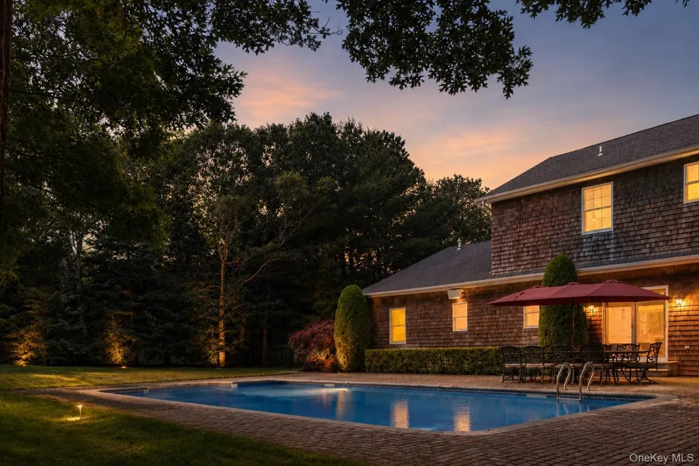 11 Hildreth Road Hampton Bays, NY 11946