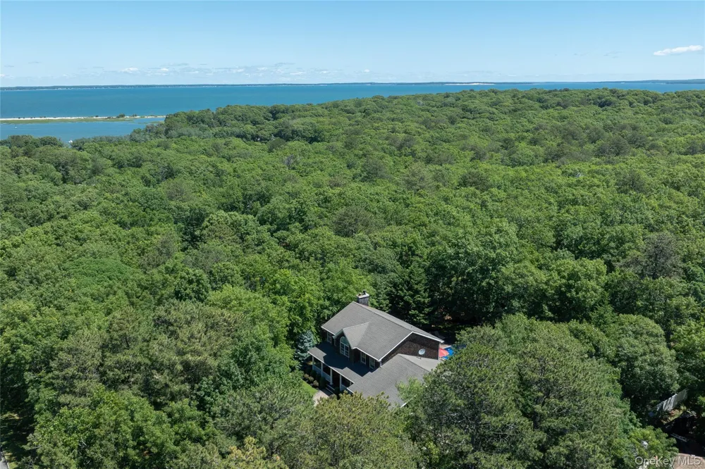 11 Hildreth Road Hampton Bays, NY 11946