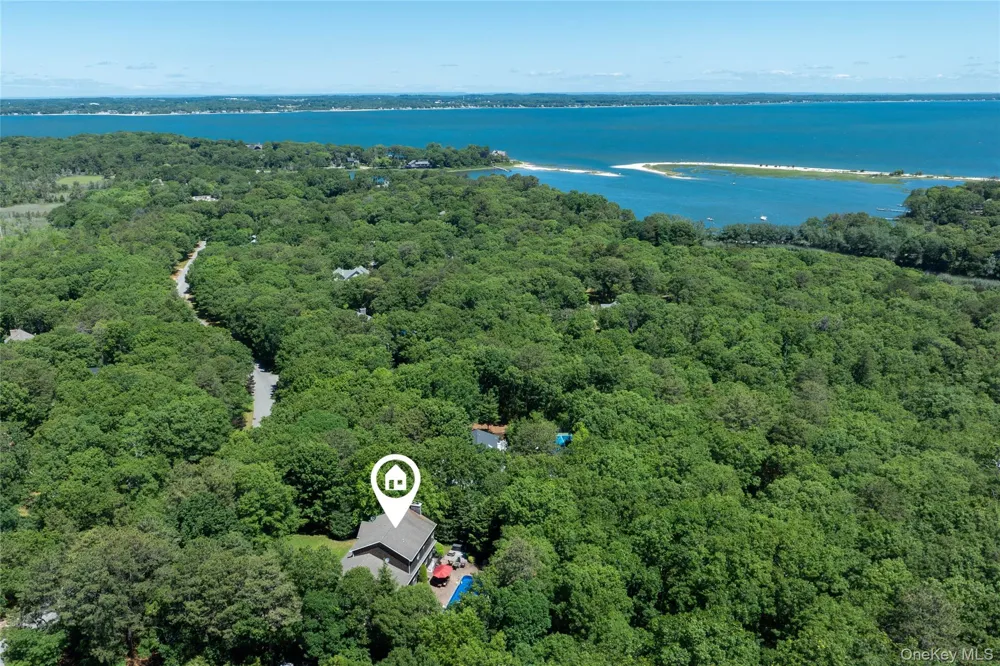 11 Hildreth Road Hampton Bays, NY 11946