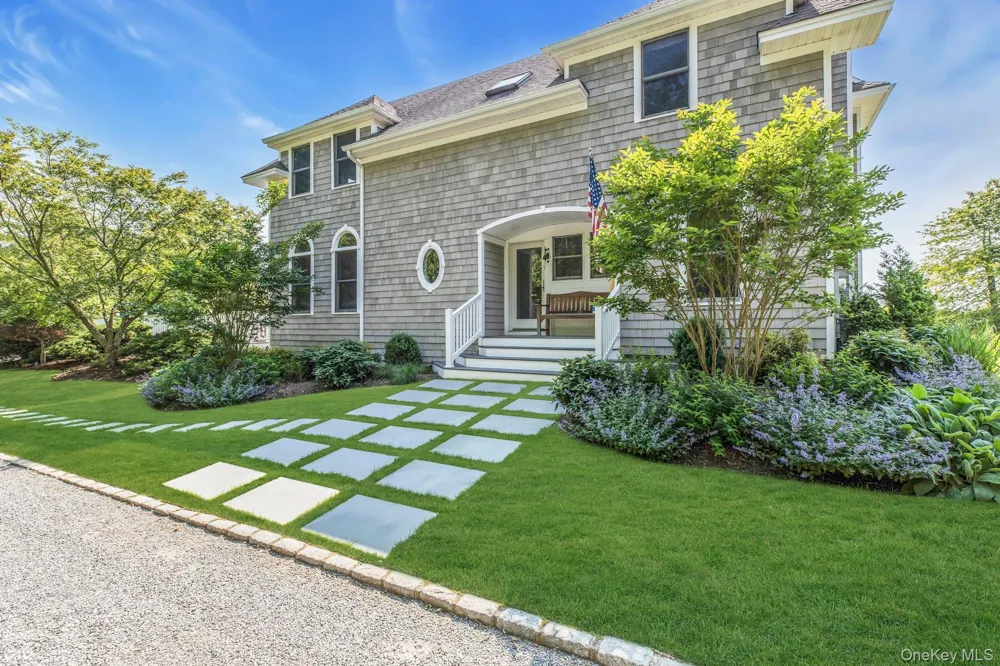 56 S Country Road Westhampton, NY 11977