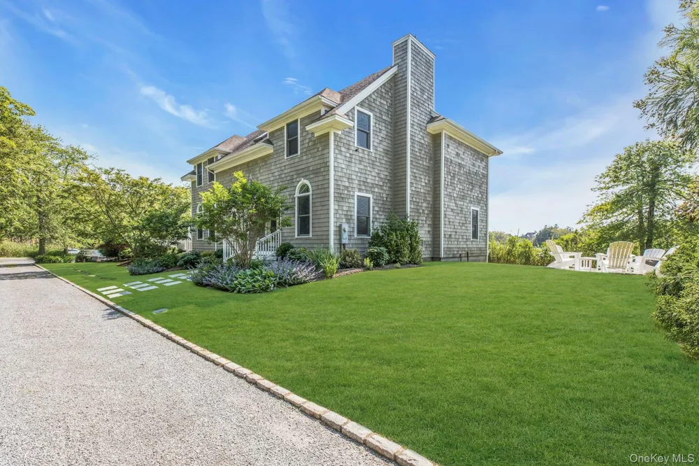 56 S Country Road Westhampton, NY 11977