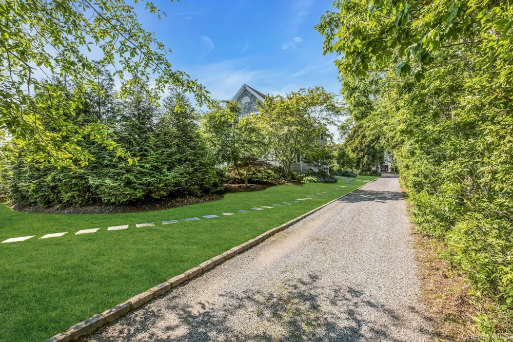 56 S Country Road Westhampton, NY 11977