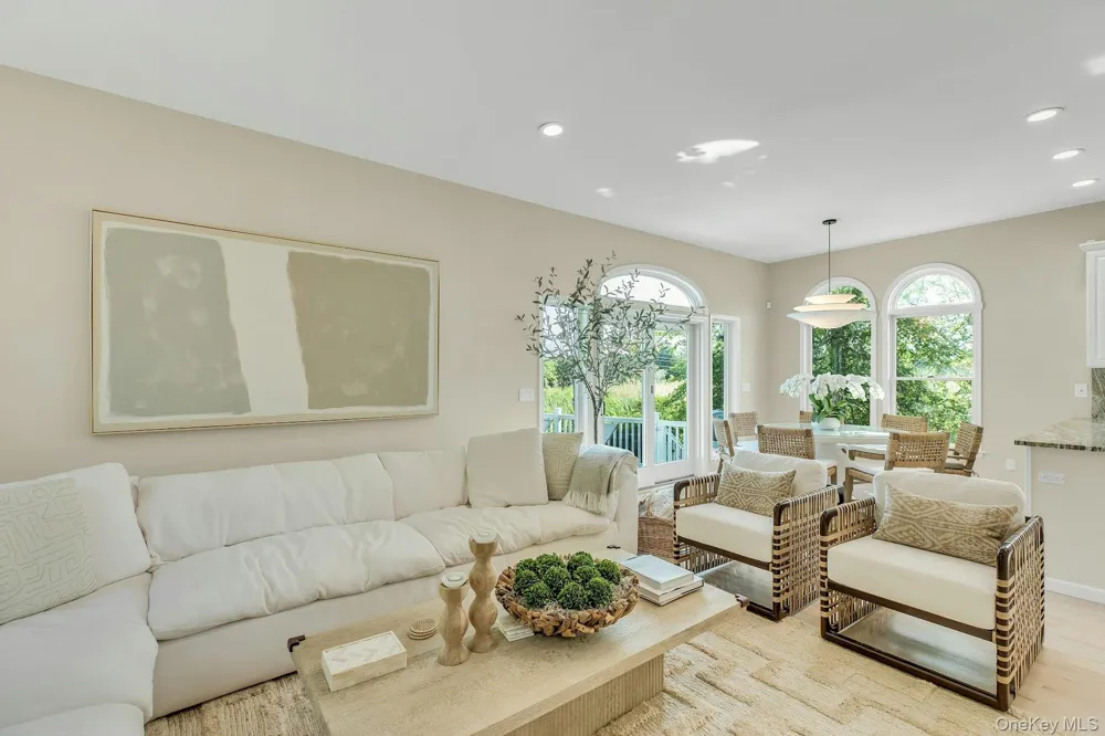 56 S Country Road Westhampton, NY 11977