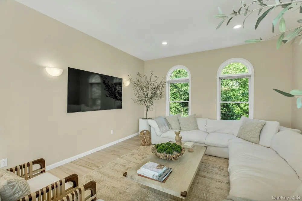 56 S Country Road Westhampton, NY 11977