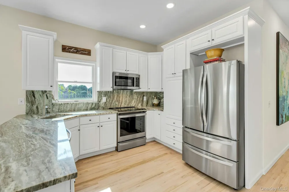 56 S Country Road Westhampton, NY 11977