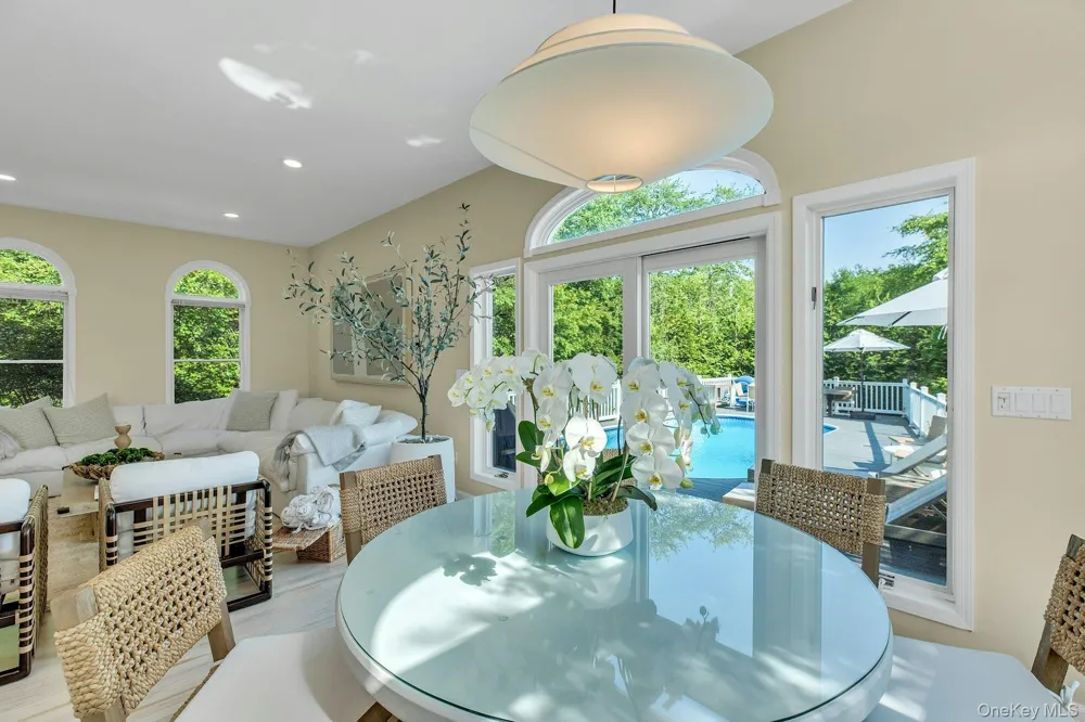 56 S Country Road Westhampton, NY 11977
